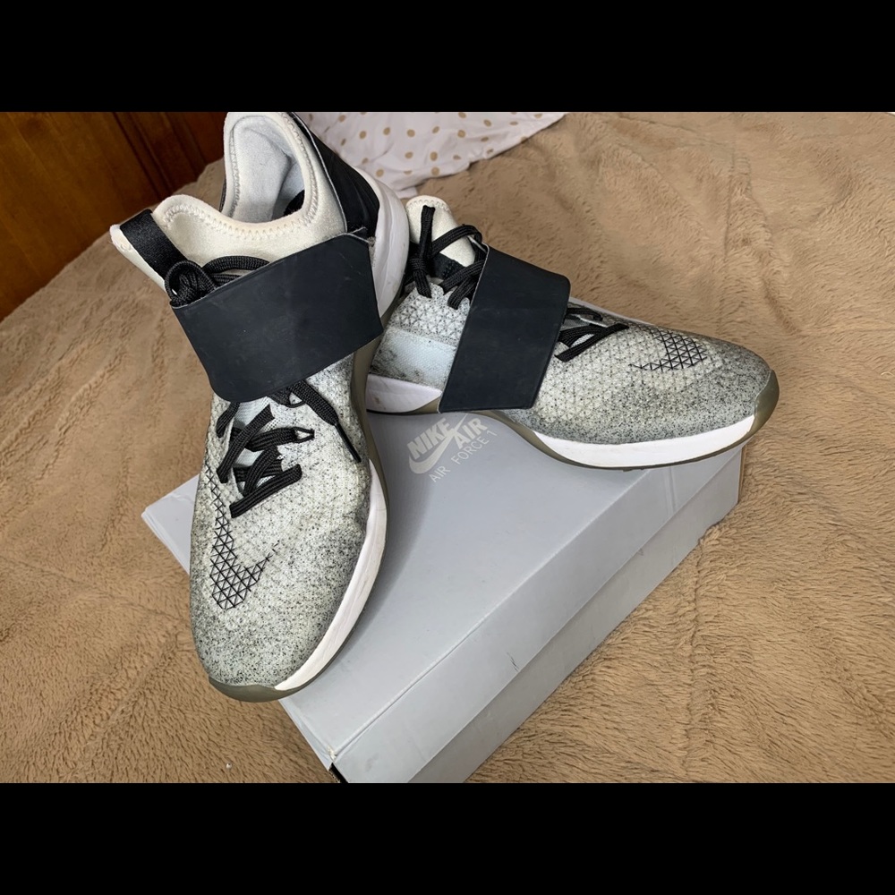 Nike Velcro strap tennis shoes